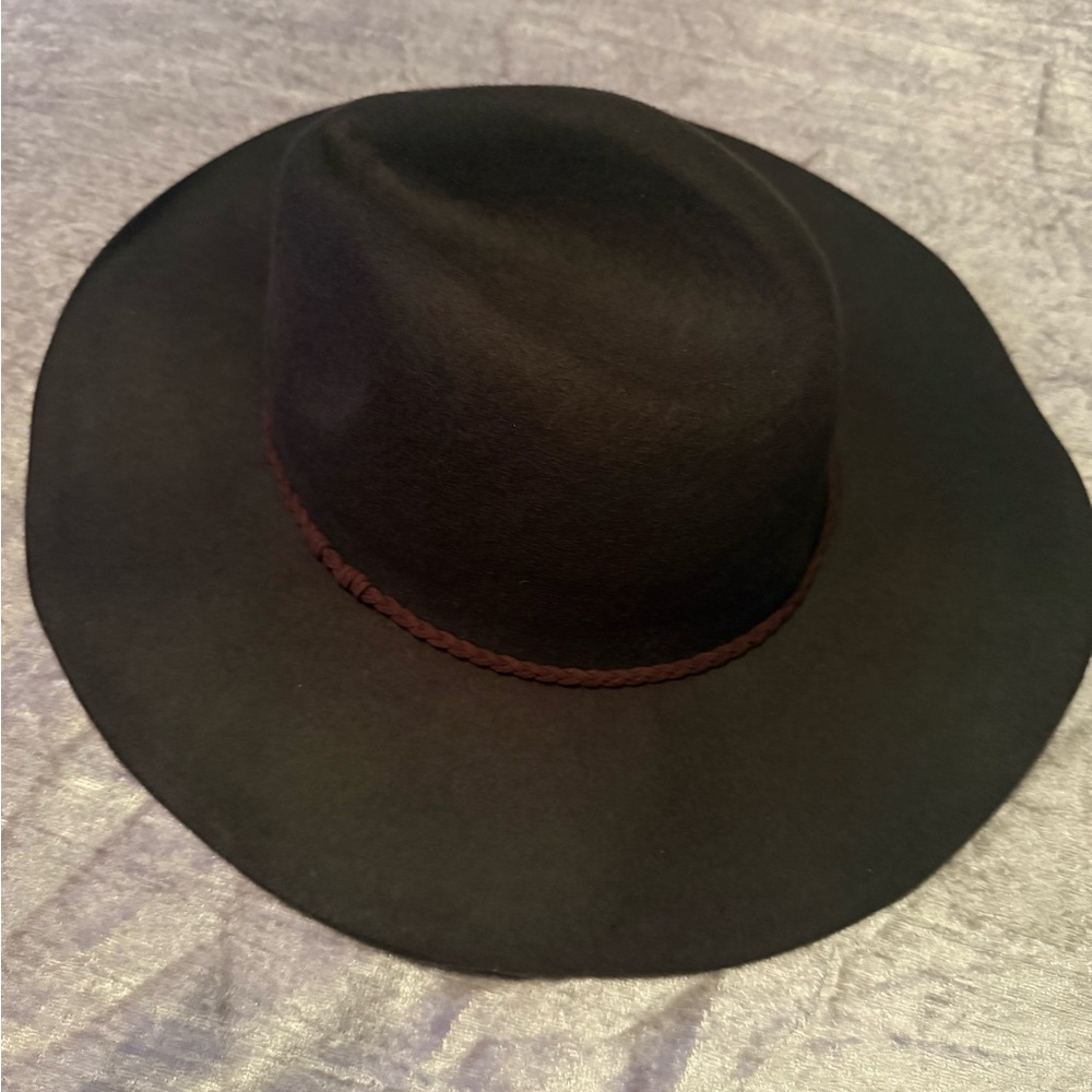 Stylish Black Wide-Brim Hat
